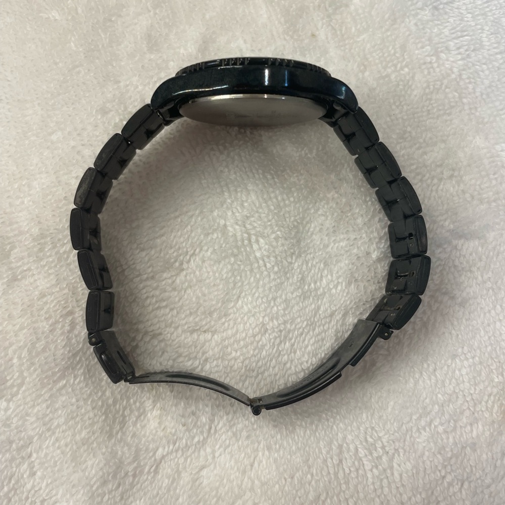 Timex Men’s Black on Black, Stainless Steel Bracelet. - Picture 3 of 6